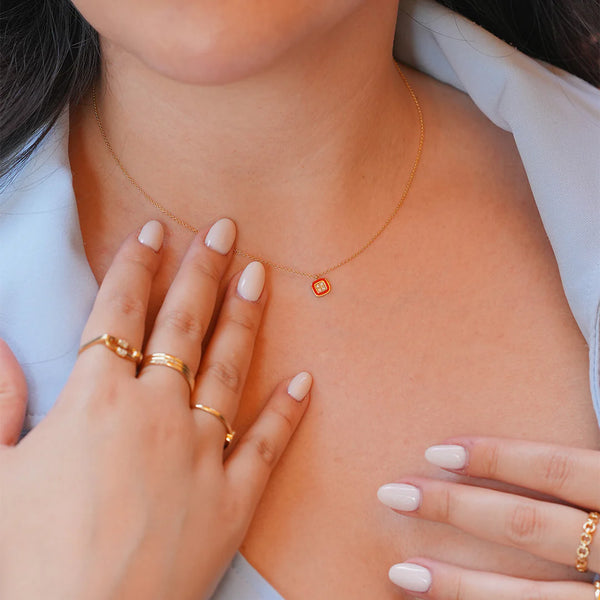 Kare Mineli ve Pırlanta Taşlı Kolye