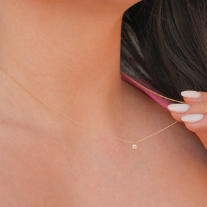 Çiçek Pırlanta Taşlı Kolye